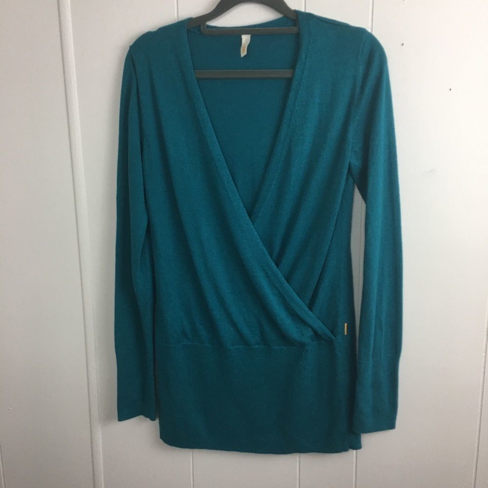 Lucy size Sp color blue green sweater.